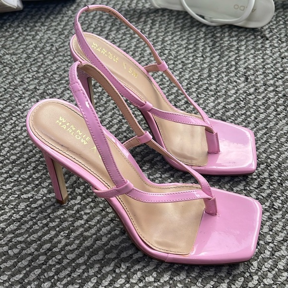 STEVE MADDEN X WINNIE HARLOW PINK STRAPPY SANDALS - Picture 1 of 3